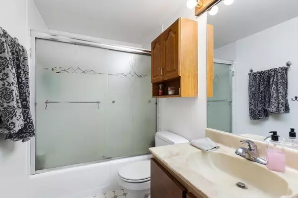 Brookline, MA 02446,60 Longwood Ave #902