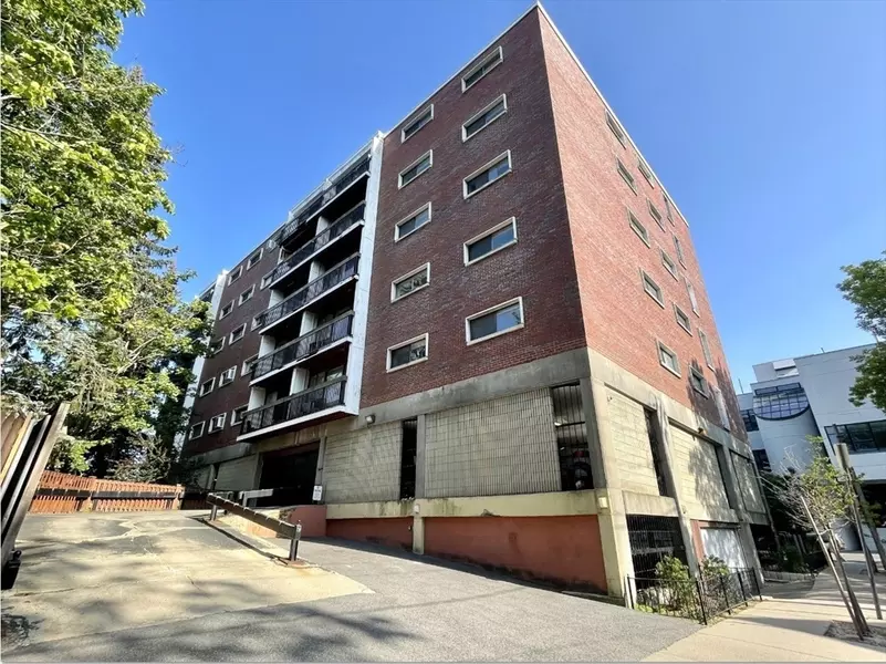 1643 Cambridge St #21, Cambridge, MA 02138