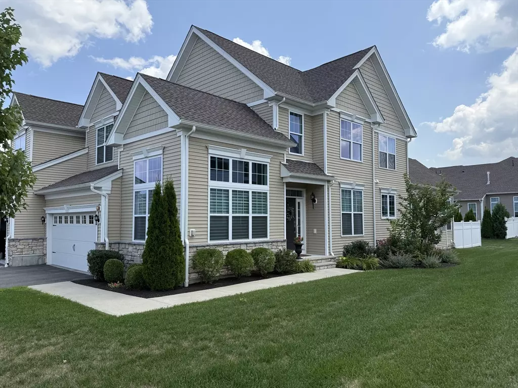 Millis, MA 02054,22 Henry Way #22