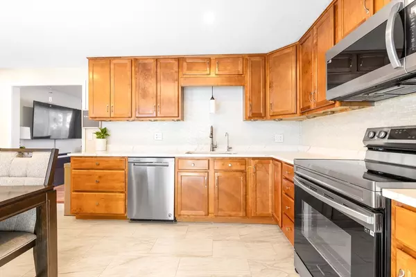 North Attleboro, MA 02760,835 Mount Hope St #19