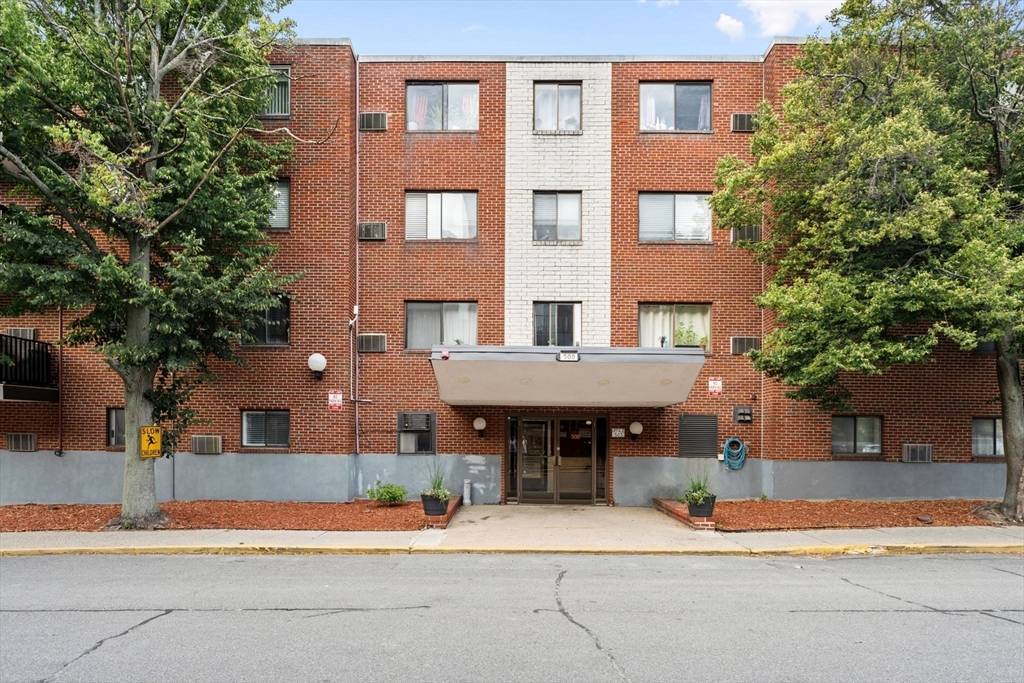 500 Governors Dr #9, Winthrop, MA 02152