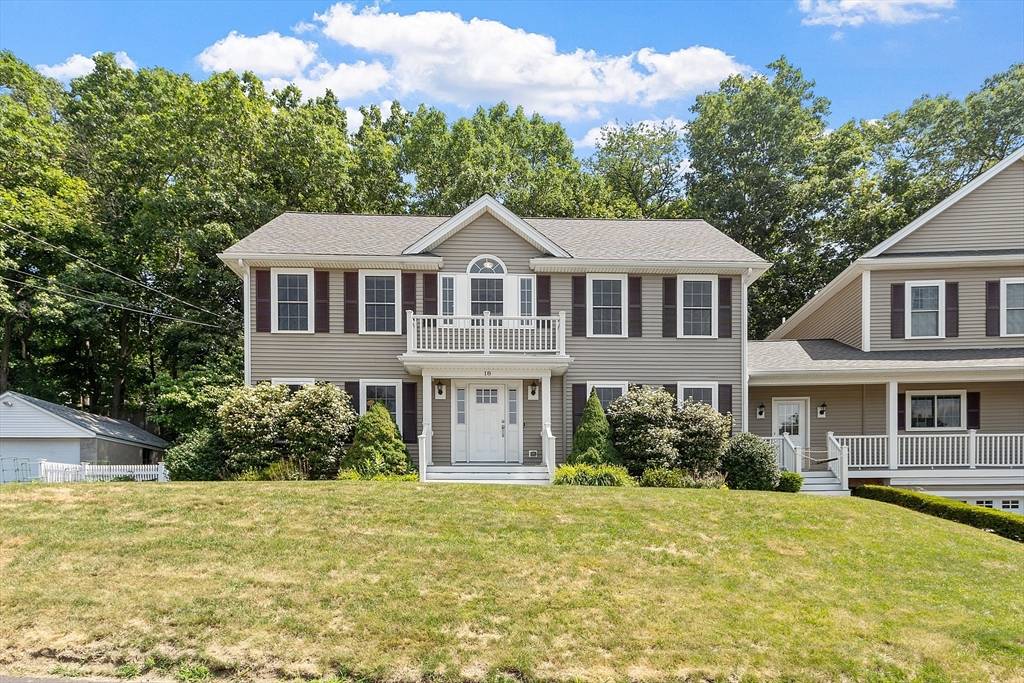 18 Sonrel St #18, Woburn, MA 01801