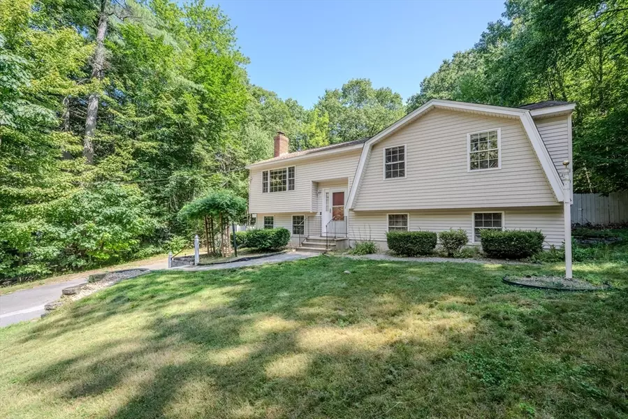 93 Harbor St, Pepperell, MA 01463