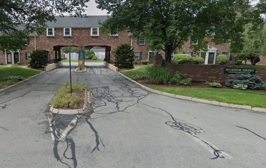 404 Windsor Dr #1, Framingham, MA 01701