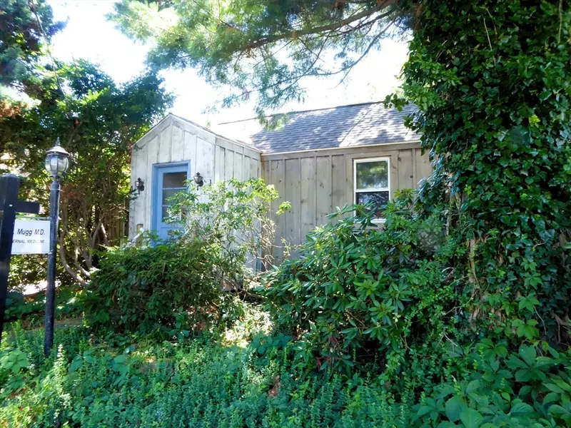 96 Lyman Street, South Hadley, MA 01075