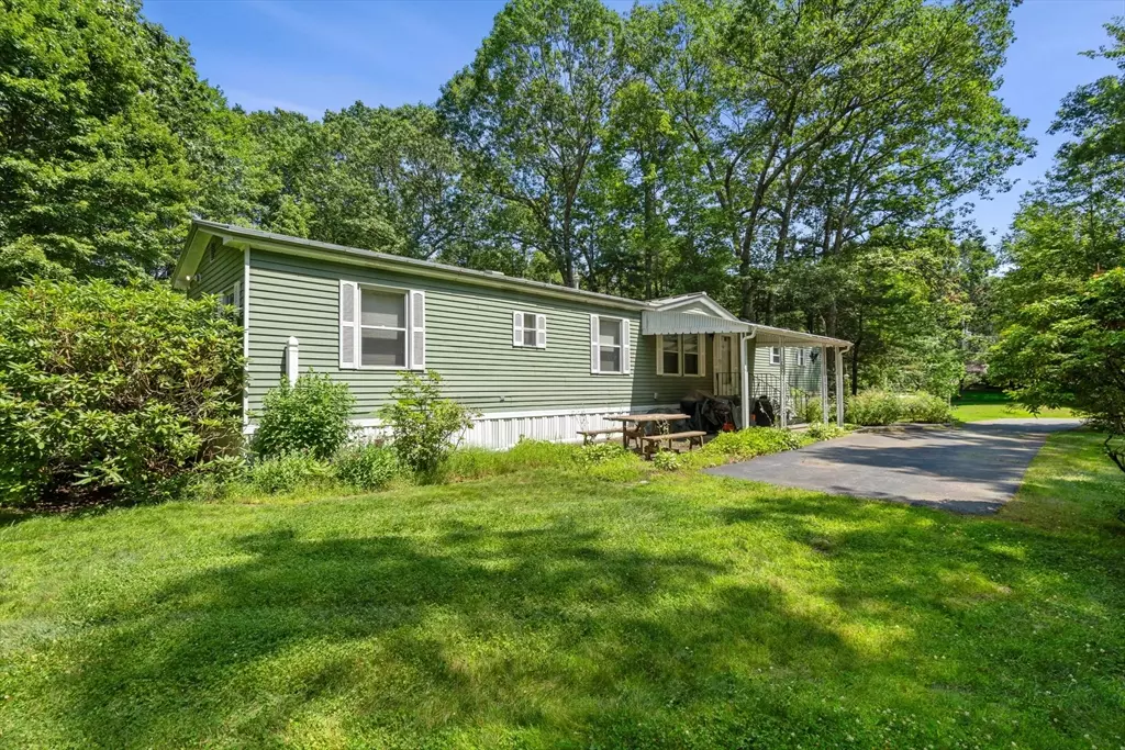 Hampstead, NH 03826,32 Scott Dr