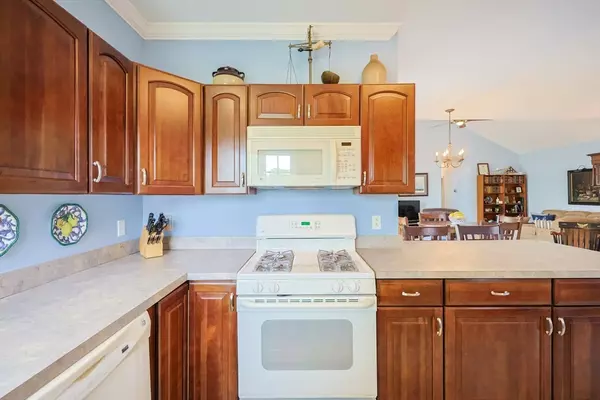Westport, MA 02790,15 Village Way #15