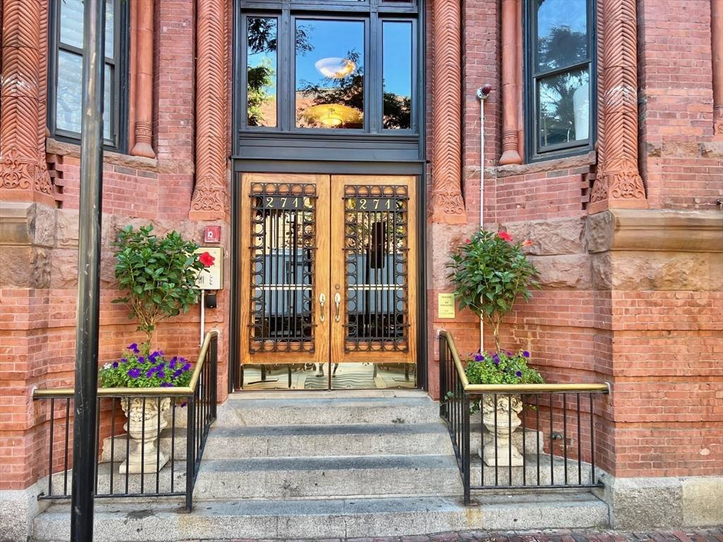 271 Dartmouth #4-J, Boston, MA 02116