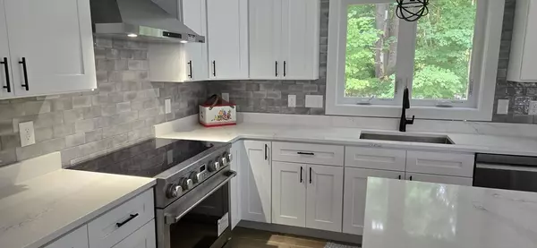 Uxbridge, MA 01569,14 Brown Terrace