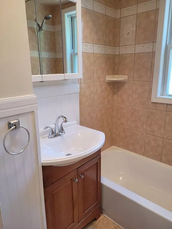 Chelsea, MA 02150,49 Hancock St #2