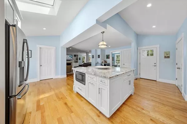 Hingham, MA 02043,15 Lewis Court