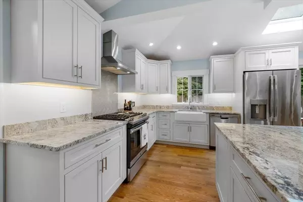 Hingham, MA 02043,15 Lewis Court