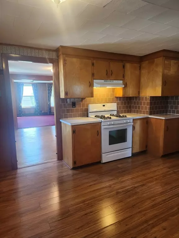 Leominster, MA 01453,17 Elm Street #2