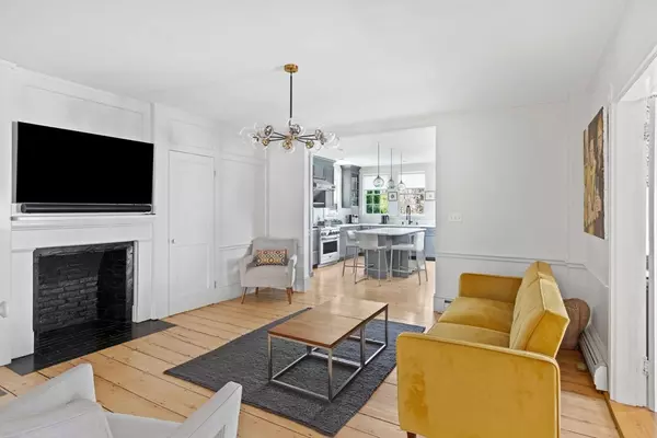 Marblehead, MA 01945,7 Waldron Ct