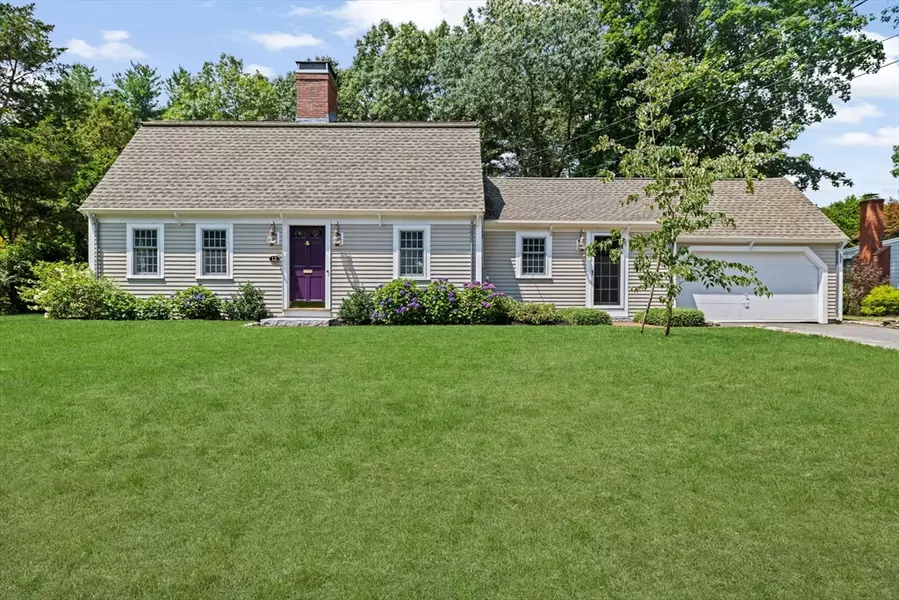 12 Forest Ln, Hingham, MA 02043