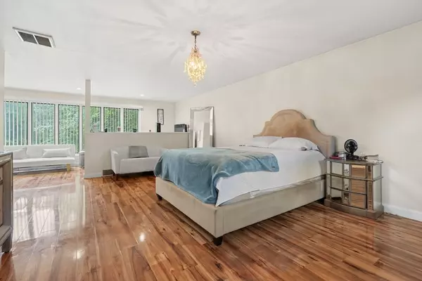 West Bridgewater, MA 02379,282 Crescent St