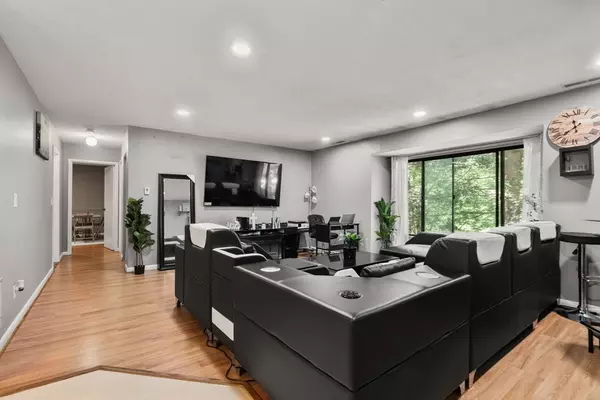 Oxford, MA 01537,1 Thayer Pond Dr #5