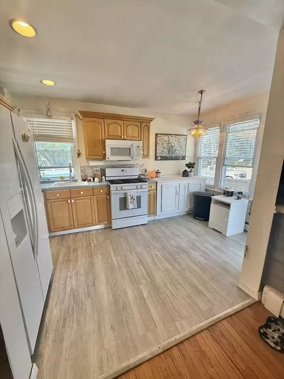Acushnet, MA 02743,203 S Main St