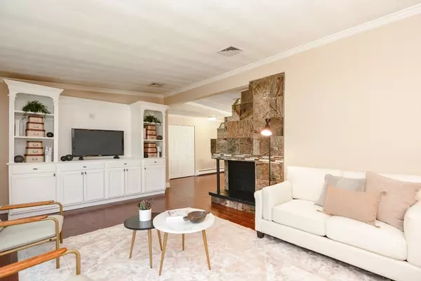 Framingham, MA 01701,16 Rosslare Rd