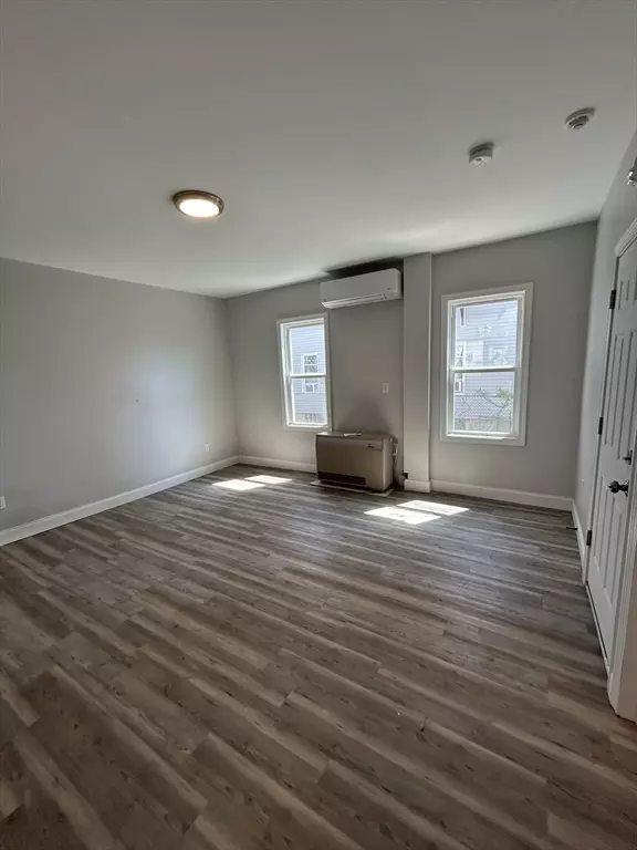 New Bedford, MA 02724,86 Beetle St #1R