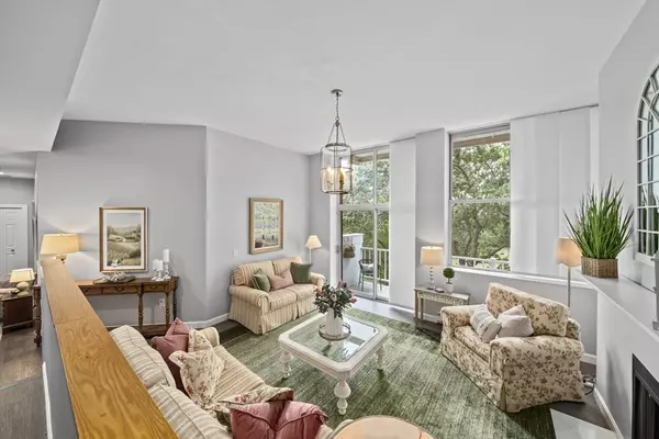 Duxbury, MA 02332,100 Parks St #18
