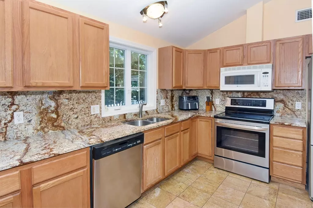 Worcester, MA 01602,16 Sherwood Rd