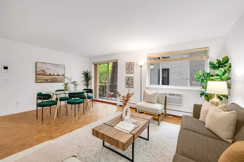 Cambridge, MA 02138,9 Chauncy Street #20