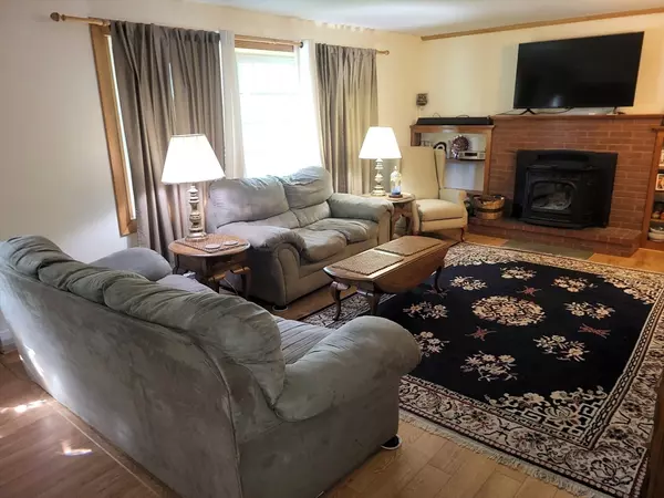 Southbridge, MA 01550,15 Bruce Ln
