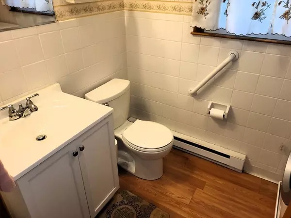 Southbridge, MA 01550,15 Bruce Ln