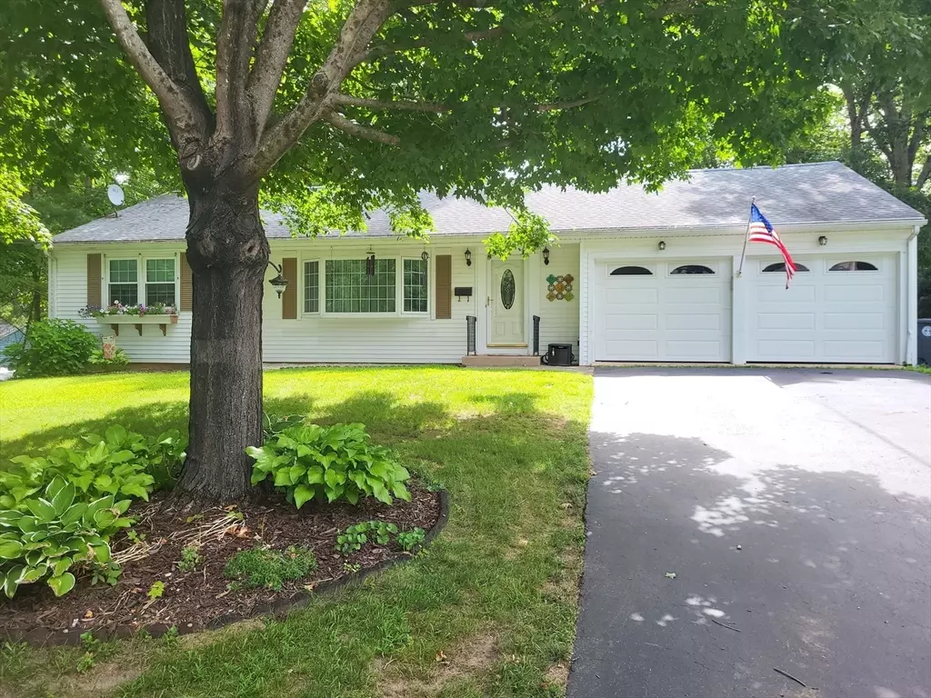 Southbridge, MA 01550,15 Bruce Ln