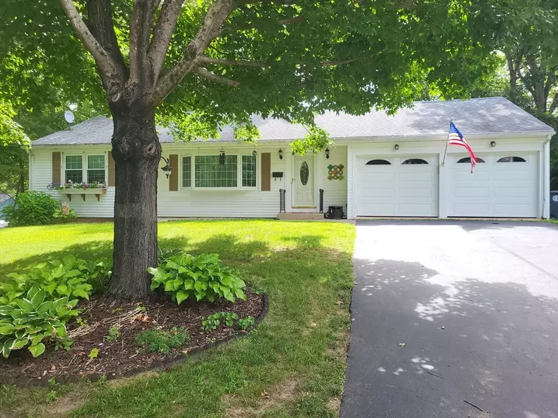15 Bruce Ln, Southbridge, MA 01550