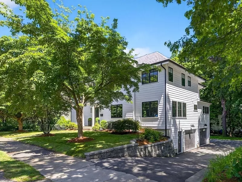 7 Atwood St, Wellesley, MA 02482