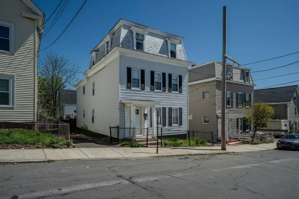 Haverhill, MA 01832,13 1/2 Grove St