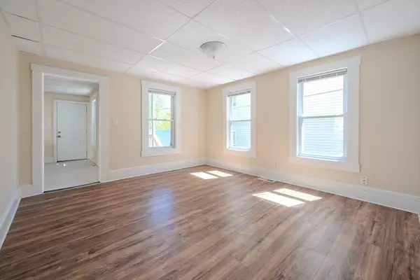 Haverhill, MA 01832,13 1/2 Grove St