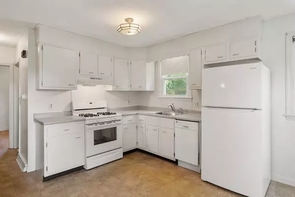 Dracut, MA 01826,22 Harlem St