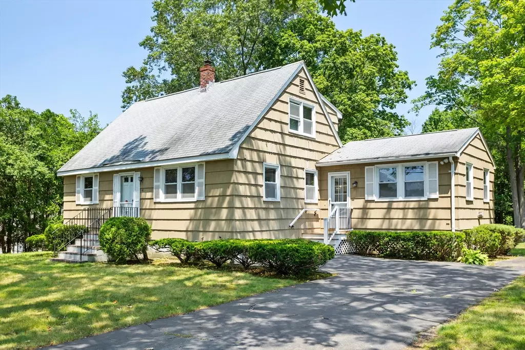 Dracut, MA 01826,22 Harlem St