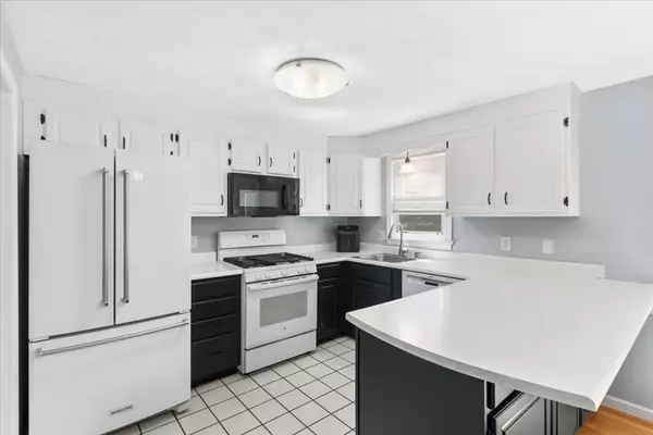 Chelmsford, MA 01863,880 Wellman Ave #880