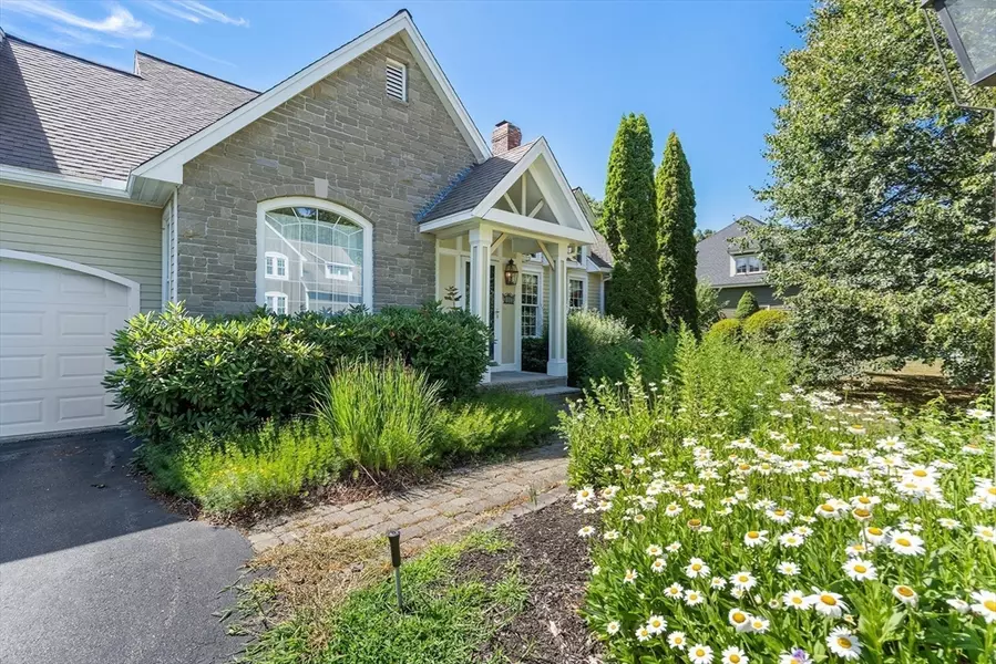105 Weyland Circle, North Andover, MA 01845