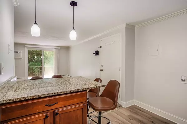 Dracut, MA 01826,668 Robbins Ave #15