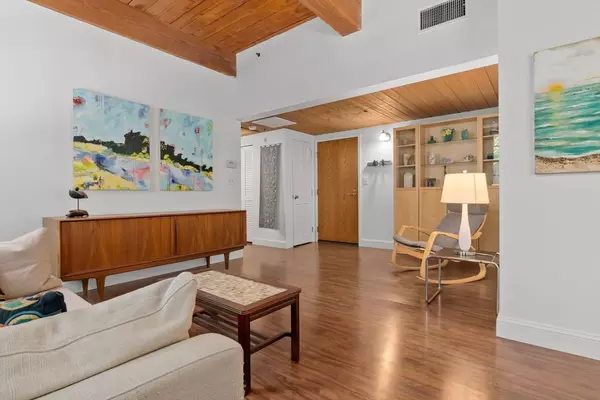 Beverly, MA 01915,50 Rantoul Street #306