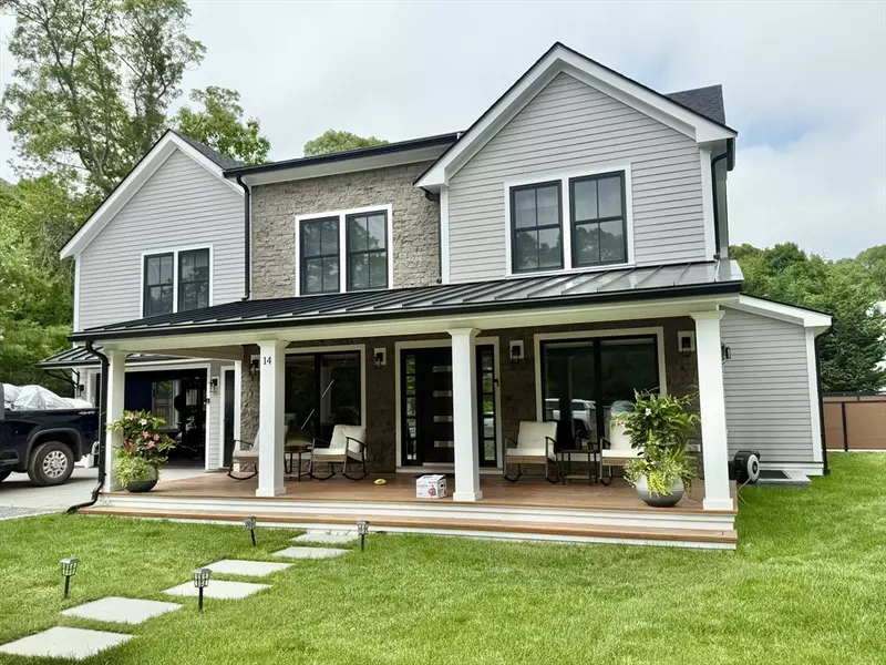 14 Bernard Circle, Tisbury, MA 02568