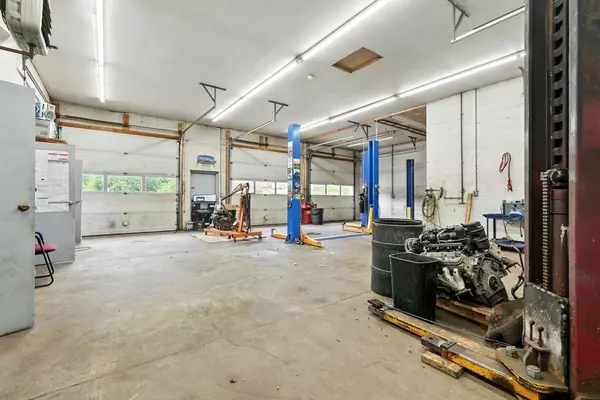 Chicopee, MA 01013,25 Yelle St