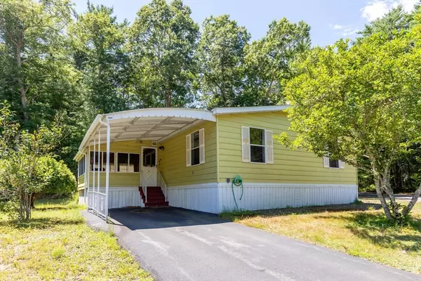 Carver, MA 02330,3-9 South Meadow Village