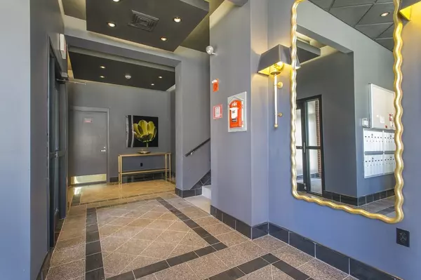 Boston, MA 02109,376 Commercial St. #4D