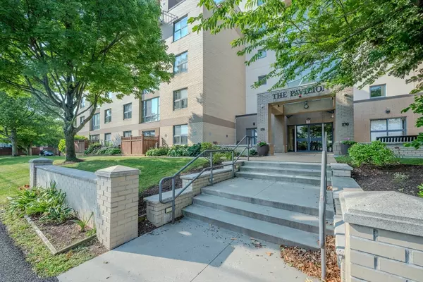 170 Gore St #113, Cambridge, MA 02141
