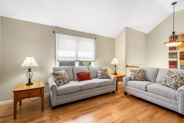 Franklin, MA 02038,114 Woodside Rd