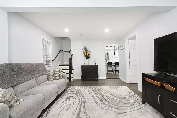 Hudson, MA 01749,12 Crump St