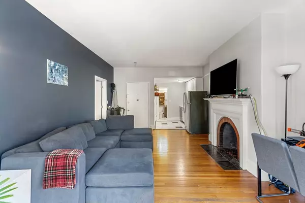 Boston, MA 02215,511 Beacon St #11