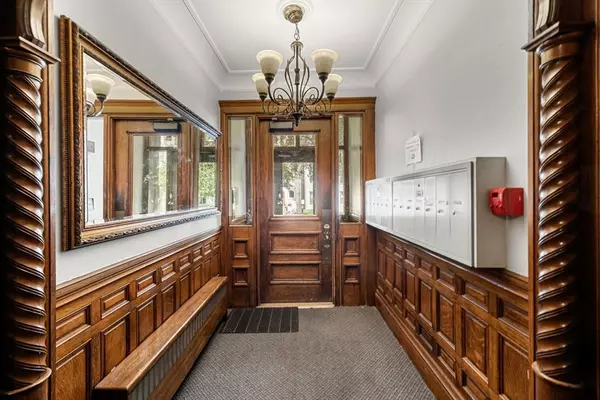 511 Beacon St #11, Boston, MA 02215