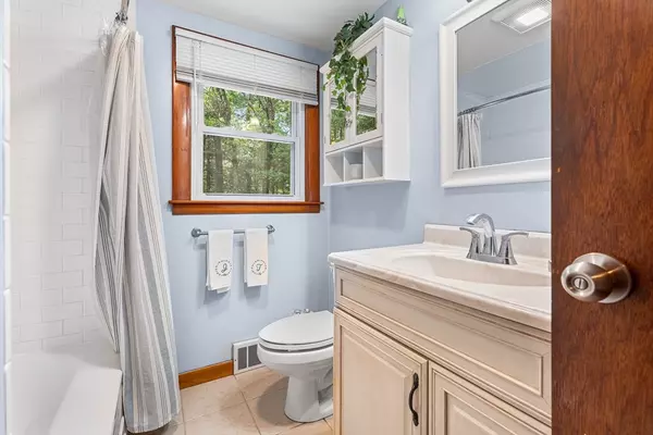 Holden, MA 01522,10 Mason Rd